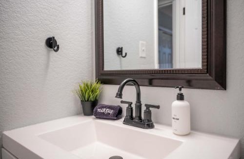 Lamar Heights Area House | Private 2BR Retreat Near Denver - Gray St