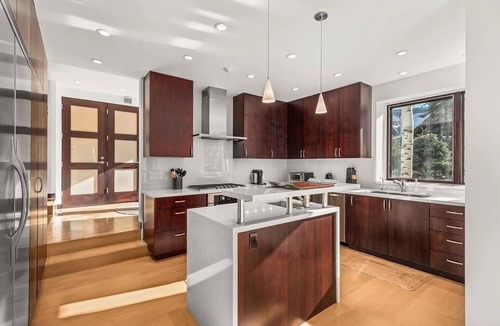 Red Mountain House | Private 4 Bedroom Estate on exclusive Red Mountain w/soaring views & Jacuzzi