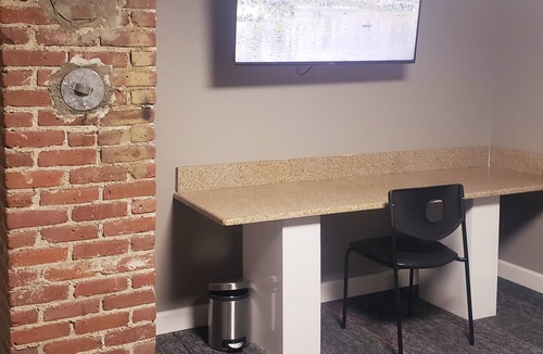 University Apartment | Private and Spacious 2 Bedroom w/ Full Kitchen near DU