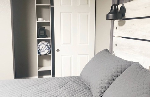 University Apartment | Private and Spacious 2 Bedroom w/ Full Kitchen near DU