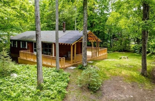 Lafontaine Cottage | Private Cottage Getaway - 2 min from the beach!