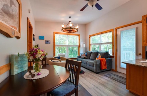 Augusta House | Private Dock & Deck: Tranquil Dam Pond Cottage!