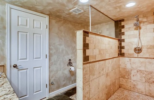 Castle Rock Apartment | Private entry "mother in law" apt