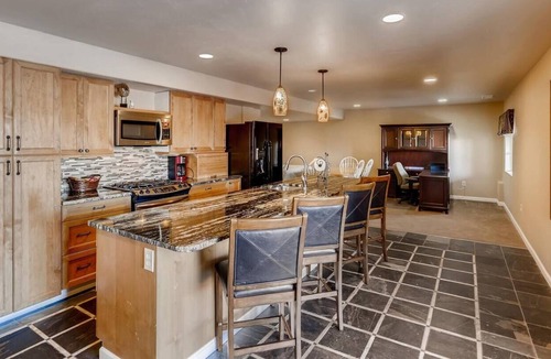 Castle Rock Apartment | Private entry "mother in law" apt