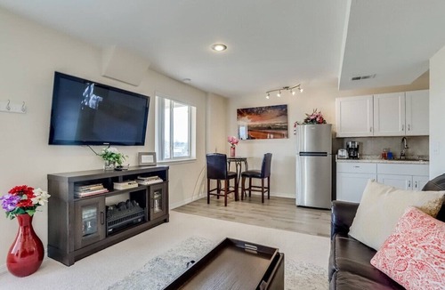 Centennial House | Private Guest Suite with King bed
