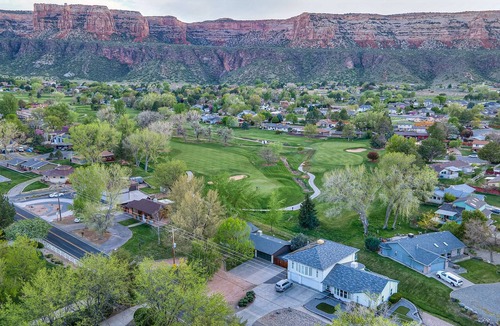 Redlands House | Private Home right on Golf Course with Million Dollar National Monument Views