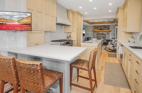 Avon House | Private Home with amazing views!