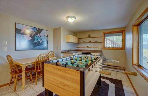 Nathrop House | Private Hot Tub! Dog Friendly, Amazing Views!
