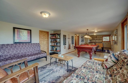 Nathrop House | Private Hot Tub! Dog Friendly, Amazing Views!