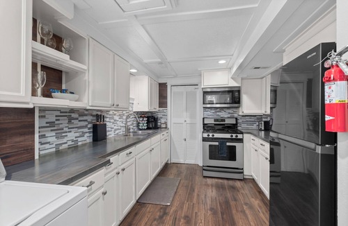 Harvey Park South Apartment | Private Hot Tub & Fire Pit – Near Bear Creek Park