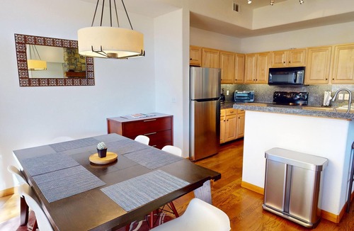Silverthorne House | Private Hot Tub! Lakefront-Walk Out to SUP, 3 Suites. Easy Drive to Town