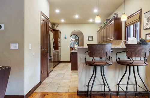 Highland Meadows House | Private Hot Tub - Luxurious & Large with 3 Living Rooms - Convenient to Free Bus