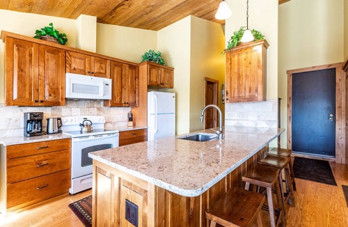 Four O'Clock House | Private Hot Tub, Mtn Views! Ski In/Out, Hiking.