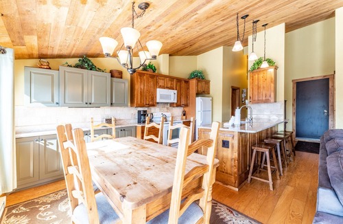 Four O'Clock House | Private Hot Tub, Mtn Views! Ski In/Out, Hiking.