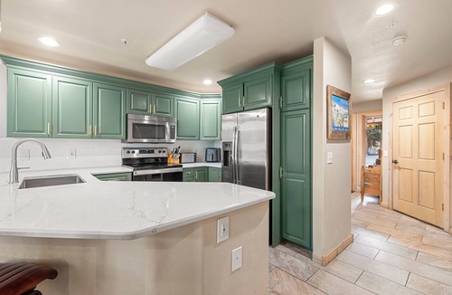 Four O'Clock House | Private Hot Tub, Walk to Chairlift/Main St/Hiking