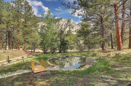 Nathrop House | PRIVATE INDOOR HOT SPRINGS POOL~RETRO GEODESIC DOME~CHALK CLIFFS VIEW~WILDLIFE