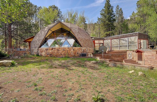 Nathrop House | PRIVATE INDOOR HOT SPRINGS POOL~RETRO GEODESIC DOME~CHALK CLIFFS VIEW~WILDLIFE