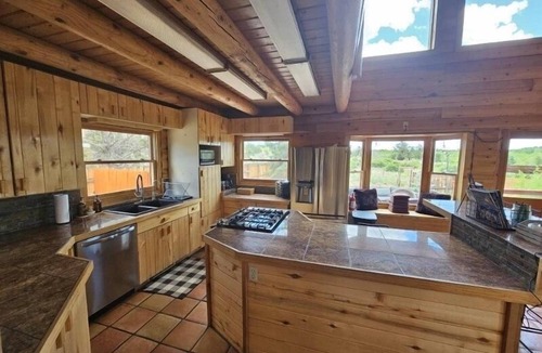 Hesperus House | Private Log Cabin; Pond, Hot tub, Star Gazing, Shuffle Board, Sauna