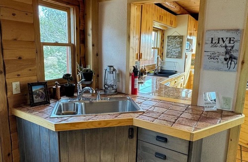 Hesperus House | Private Log Cabin; Pond, Hot tub, Star Gazing, Shuffle Board, Sauna
