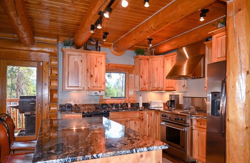 The Reserve House | Private Luxury Home-10 minutes to Ski Resorts-Walk to Restaurants-Hot Tub