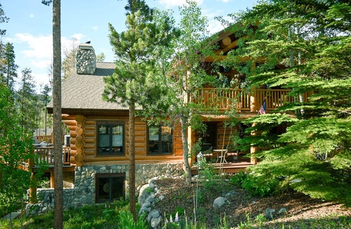 The Reserve House | Private Luxury Home-10 minutes to Ski Resorts-Walk to Restaurants-Hot Tub