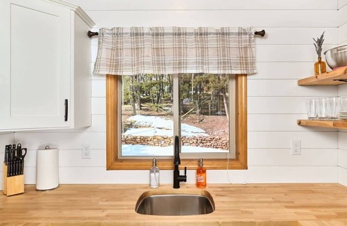 Rainbow Valley Cabin | Private Mountain Cabin w/Hot Tub + Forest Views