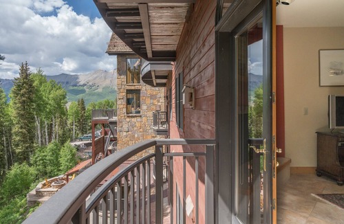 Mountain Village Condo | Private Pet-Friendly 3-Bedroom Mountain Village Escape With Pool, Hot Tubs
