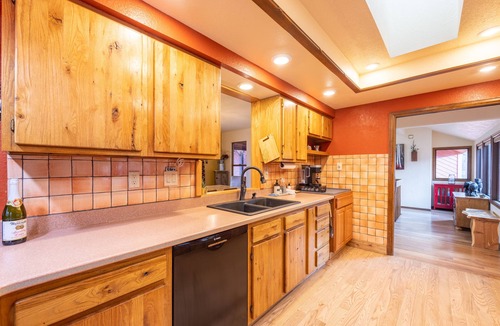Skyway House | Private Pool/Slide/Hot Tub-5 min to Broadmoor/7 Falls/Zoo, Borders Open Space