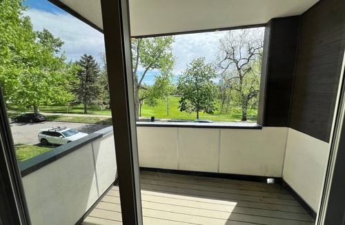 Jefferson Park House | Private RoofTop Hot Tub! 360 Views! Beautiful Townhome!