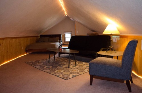 Lincoln Park Resort | Private room ∙ 6 guests