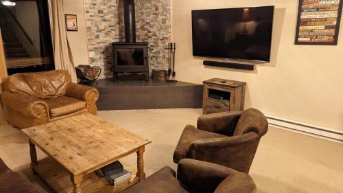 Warrior's Mark House | Private Room in Cozy Townhouse
