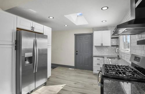 Barnum West House | Private Rooms near Downtown Denver and Lake Room 3