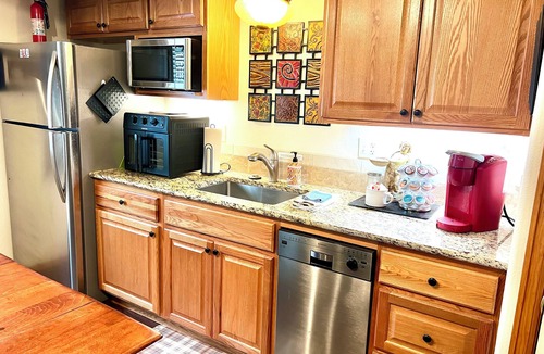 Briargate House | Private, Spacious Basement Suite - Hot Tub, Kitchenette, Ping Pong, Kid-friendly