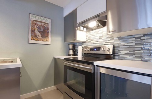 Fraser House | Private vacation home 5 bedroom, pet friendly & clubhouse amenities