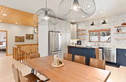 Steamboat Springs House | Professionally Decorated Townhome w/2 Fireplaces & Mtn Views - Walk to Gondola