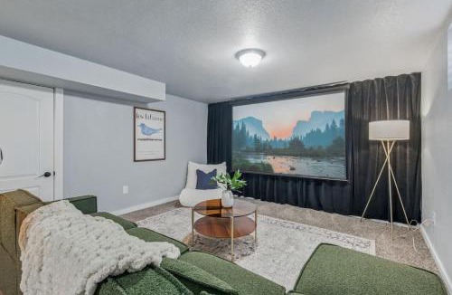 Arvada Plaza Area House | Projector Nights And Park Delights Designer Reno