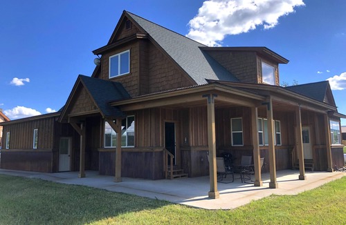 Lake Hatcher Park House | PROMO 15% WEEKLY /20% MONTHLYnModern Lakeview Retreat with Lots of Personality