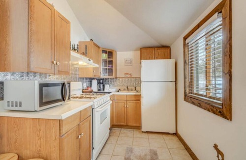 Lake George Cabin | Prospector Cabin - Kitchen included
