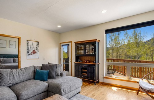 Wildernest House | Prospector Village getaway with mountain views & deck