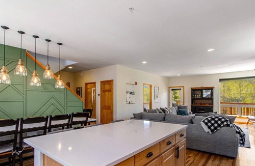 Wildernest House | Prospector Village getaway with mountain views & deck