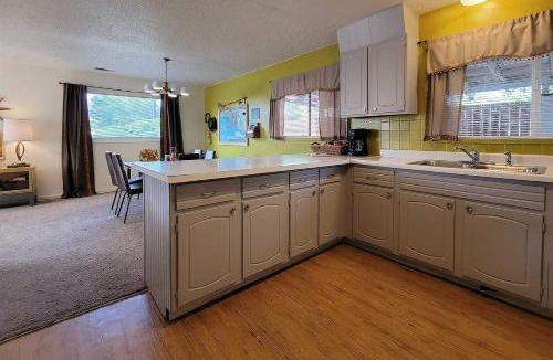 Pear Park House | Quaint and Cozy Cottage 3 Mi to Palisade Wineries!