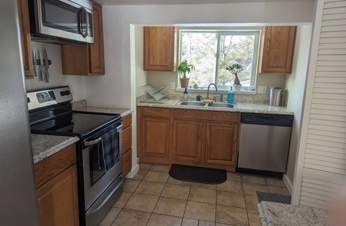 Cripple Creek Cabin | Quaint and quirky woodland cottage - 2 bedrooms 1 bath