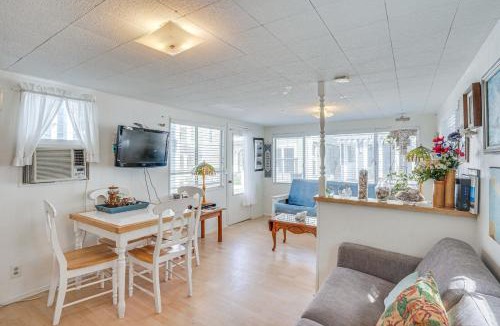 Avalon House | Quaint Avalon Cottage < Half-Mi to Beaches!