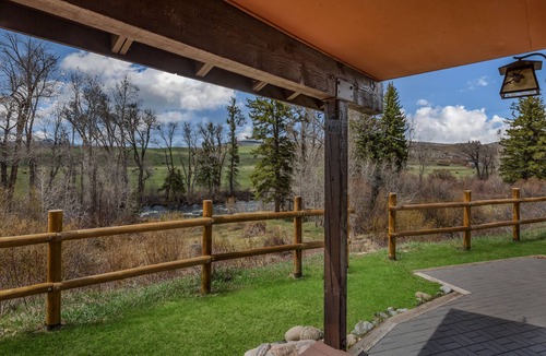 Clark Cabin | Quaint cabin tucked away near hiking, fishing and hunting.