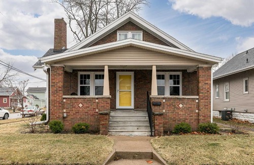 Southwest Area House | Quaint Cedar Rapids Home - 1 5 Mi to Downtown