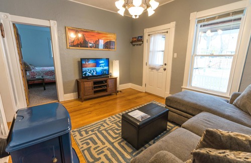 Colorado Springs Cottage | Quaint cottage close to downtown & Old Colo City!