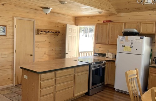 Twin Lakes House | Quaint House in the Woods hiking trails, pet friendly and lots of privacy