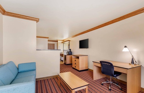 Aurora Hotel | Quality Inn & Suites Denver Airport - Gateway Park