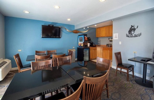 Pendleton Apartment | Queen Bed Accessible Non-Smoking