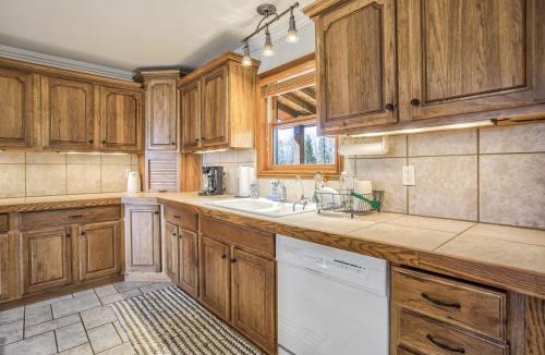 Cripple Creek Ski Chalet | Quiet 3BR Cabin w Peak View near Cripple Creek